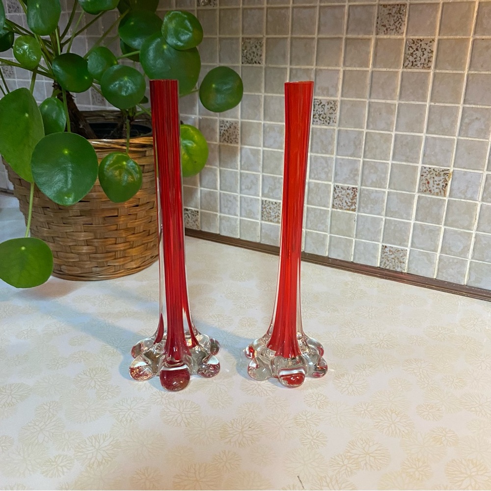 Vintage Red Cased Glass Twisted Neck Bud Vase- Set of 2- Elephant Foot base‎ - Picture 2 of 4